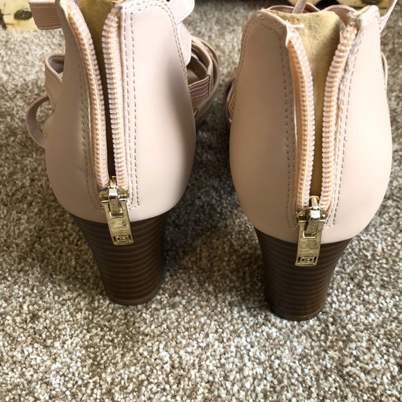 Liz Claiborne Sz6 New cream open-toe, zip back closure, crisscross stretchable - Picture 7 of 8